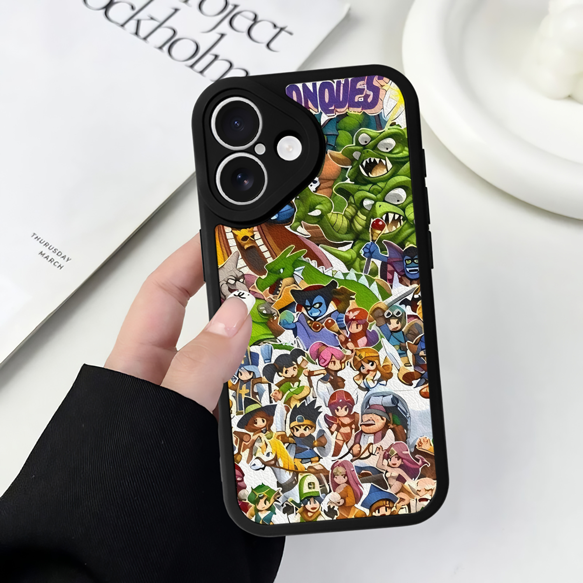 （画像用） ドラゴンクエスト Doragon Kuesuto Dragon Quest 【iPhone 16シリーズ対応】シリコンスマホケース（レザー調） 材質：シリコン